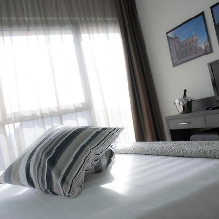 Blu Arena Hotel Montecchio  ภายนอก รูปภาพ