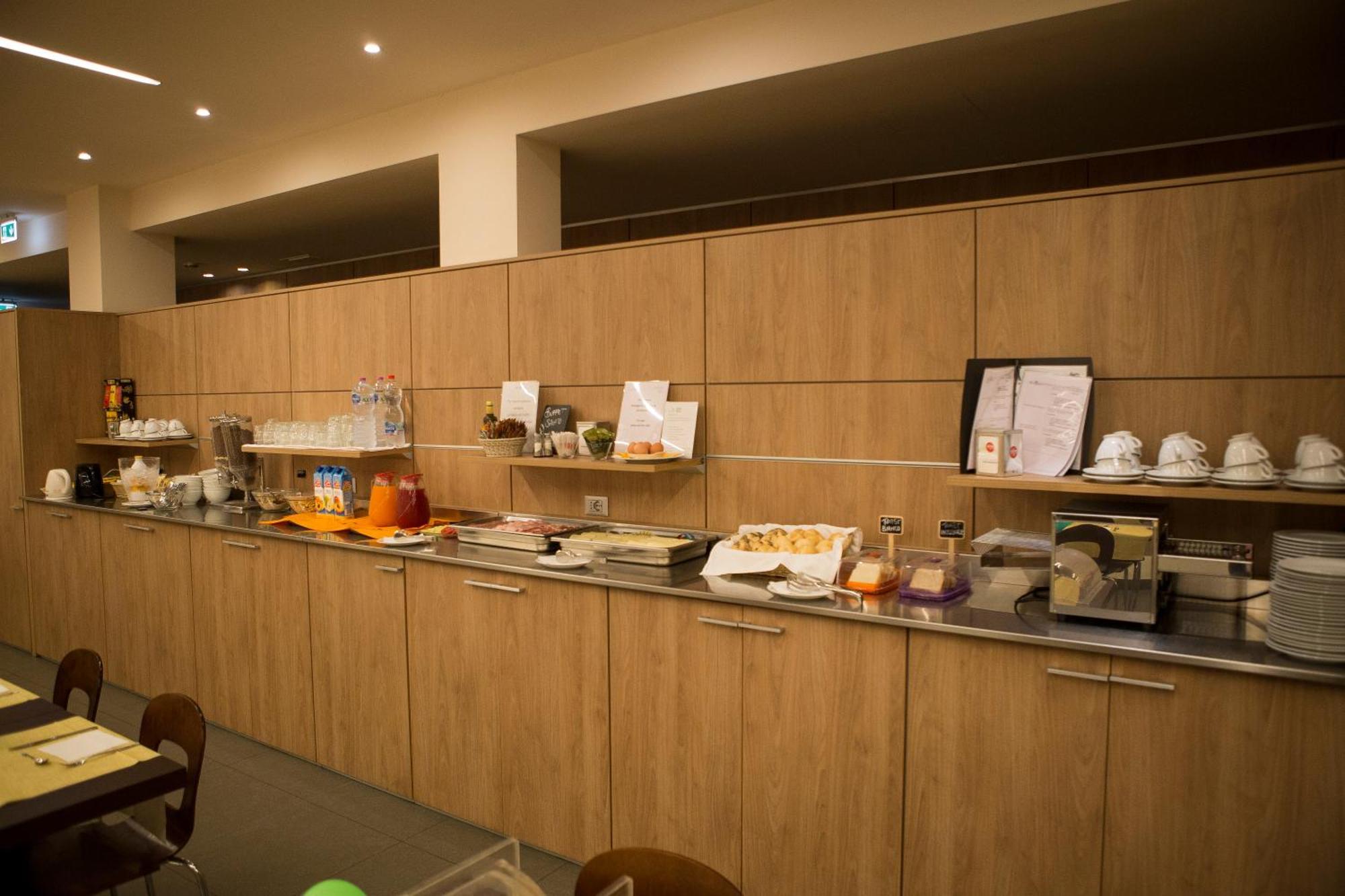 Blu Arena Hotel Montecchio  ภายนอก รูปภาพ